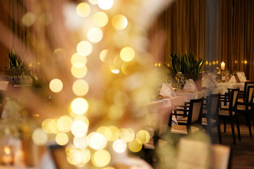 Golfpanorama Wellnesshotel Hotelwellness Golf Lobby New Year Neues Jahr 2023 Party Event Feier Deko Bar Drinks Lichter 23